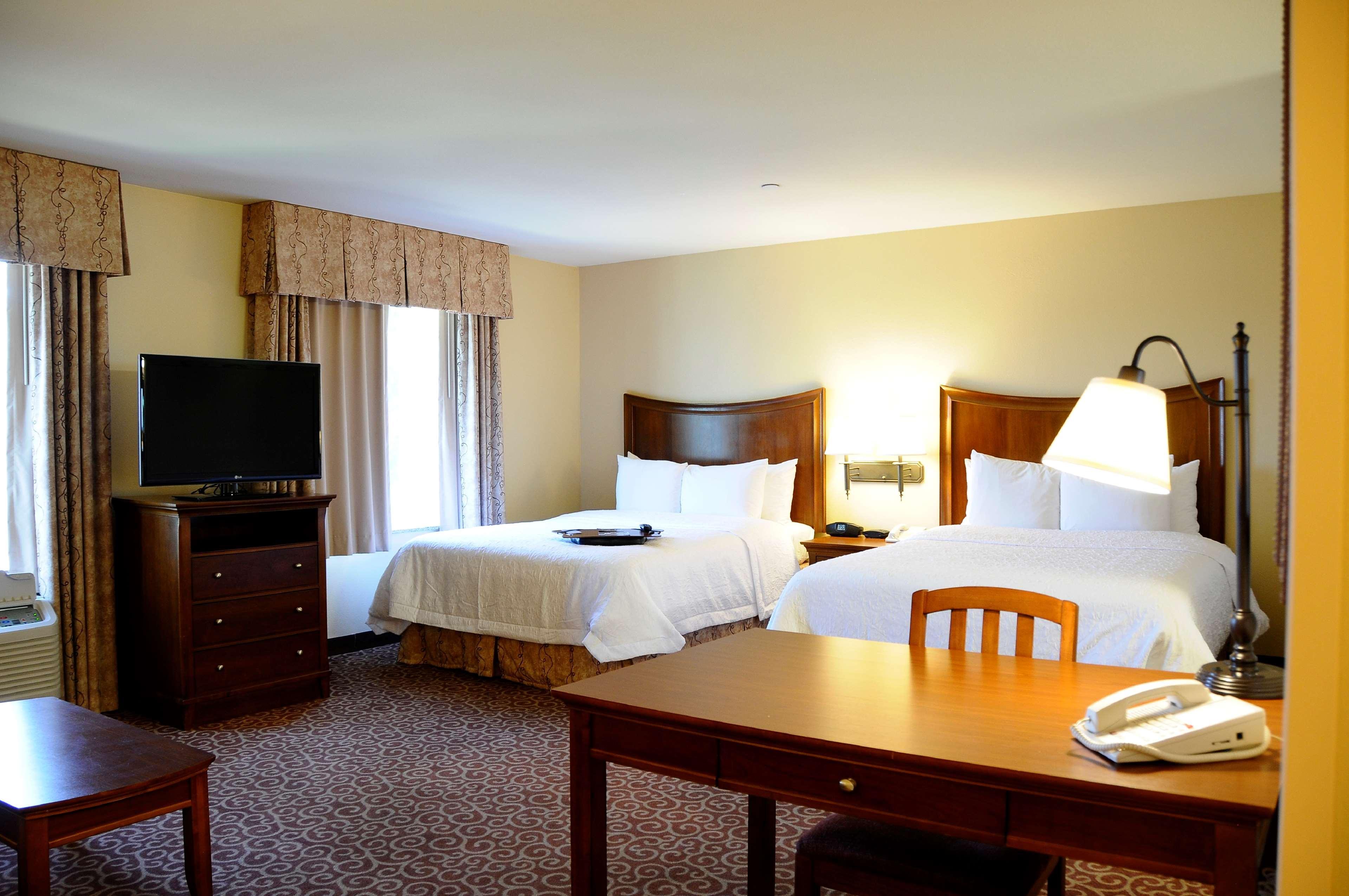 Hampton & Hotel